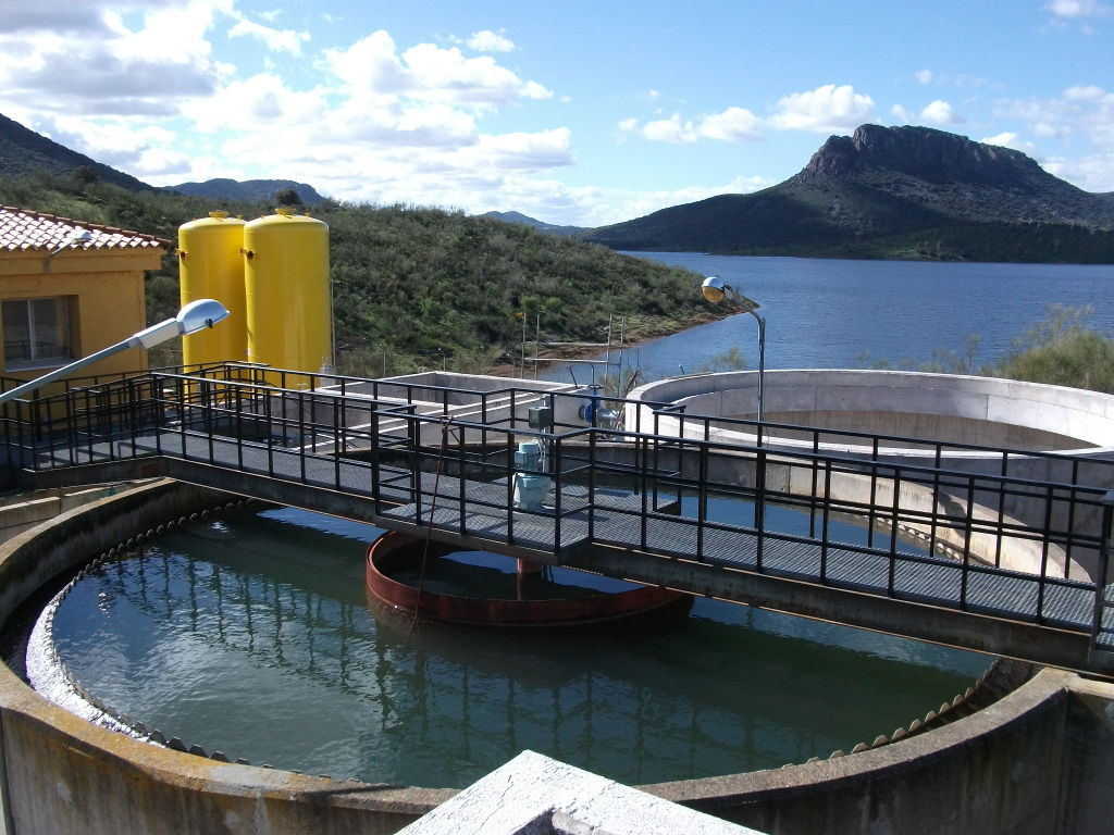 Decantation tanks